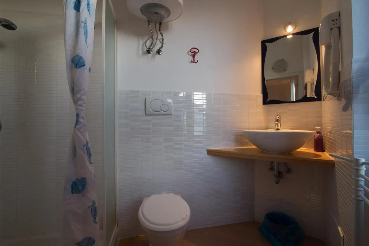 Studios10 0*, Alghero